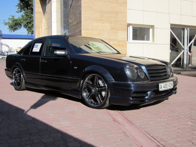 Мерседес Бенц 210