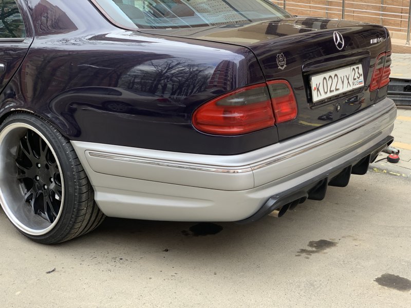 Мерседес Бенц 210 АМГ