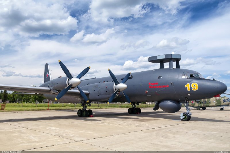 Противолодочный самолет ил-38н
