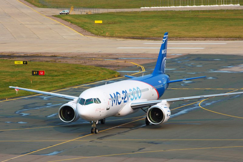 Самолёт МС 21 300