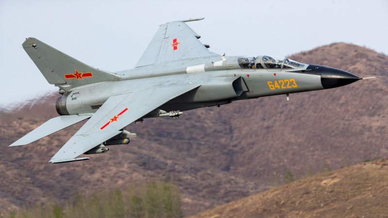 Истребитель-бомбардировщик JH-7a