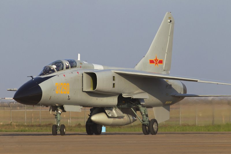 Истребитель-бомбардировщик JH-7a