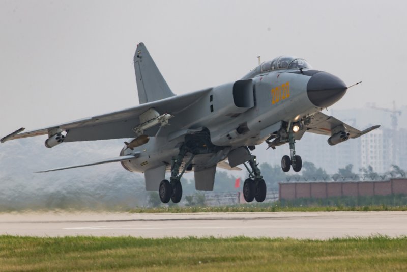 JH-7 FBC-1 Flying Leopard самолет