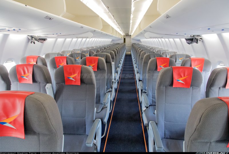 Самолет SSJ-100 салон