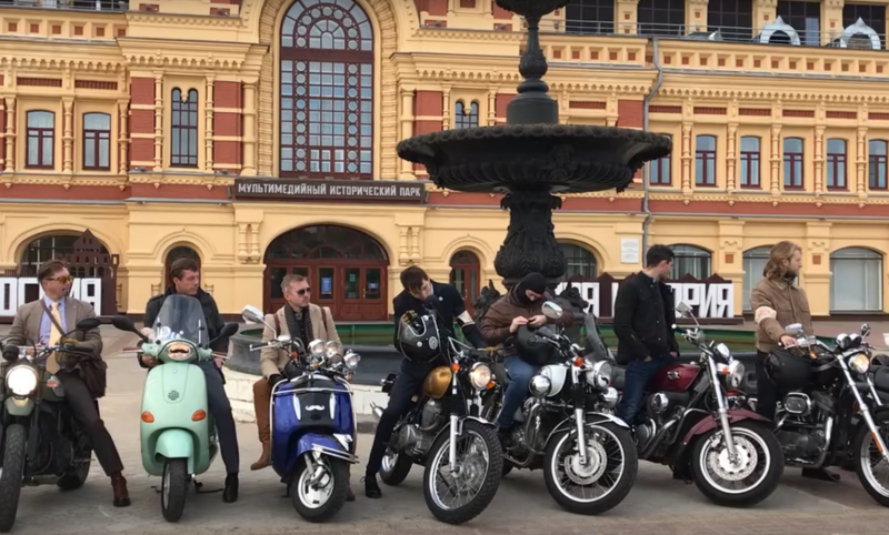 Джентльмен на мотоцикле