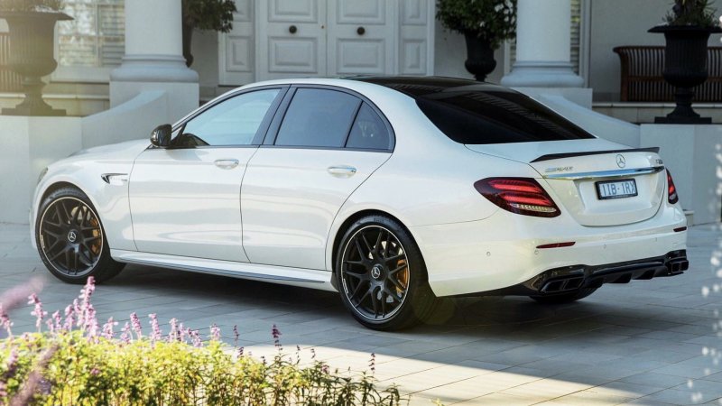 Мерседес е 63 s AMG