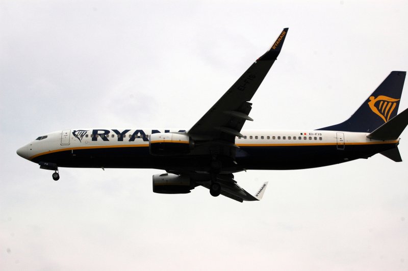 Боинг 737-800 белый