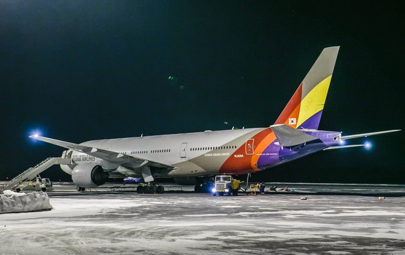 Аэропорт Ханты-Мансийск самолет