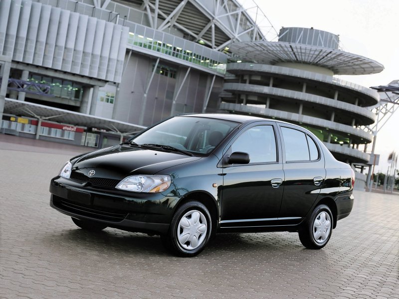 Toyota Echo седан