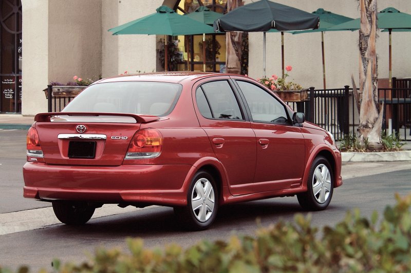 Toyota Echo седан