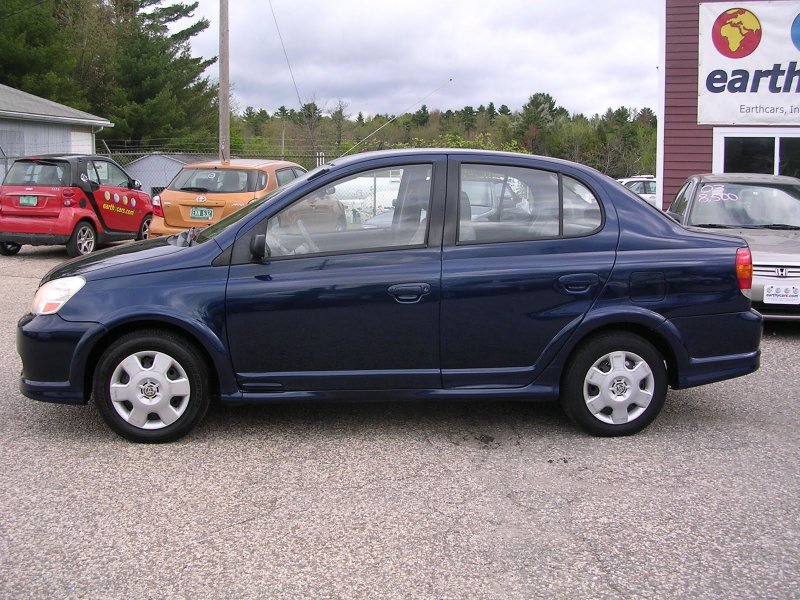 Toyota Echo 2003 купе