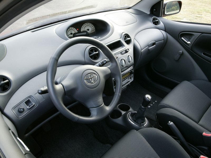 Toyota Echo хэтчбек
