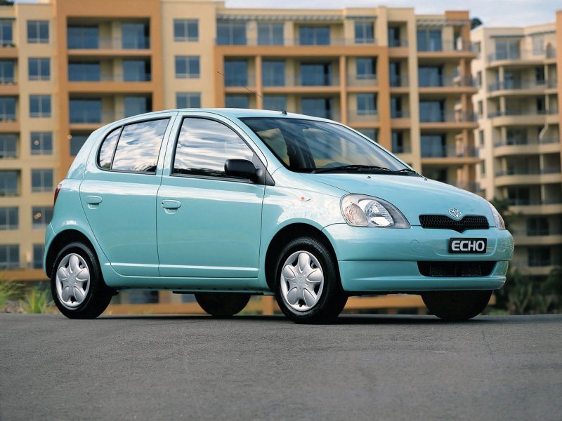 Toyota Echo 2003 хэтчбек
