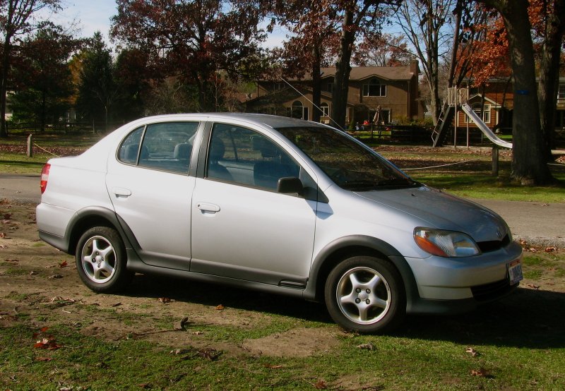 Toyota Echo 2000