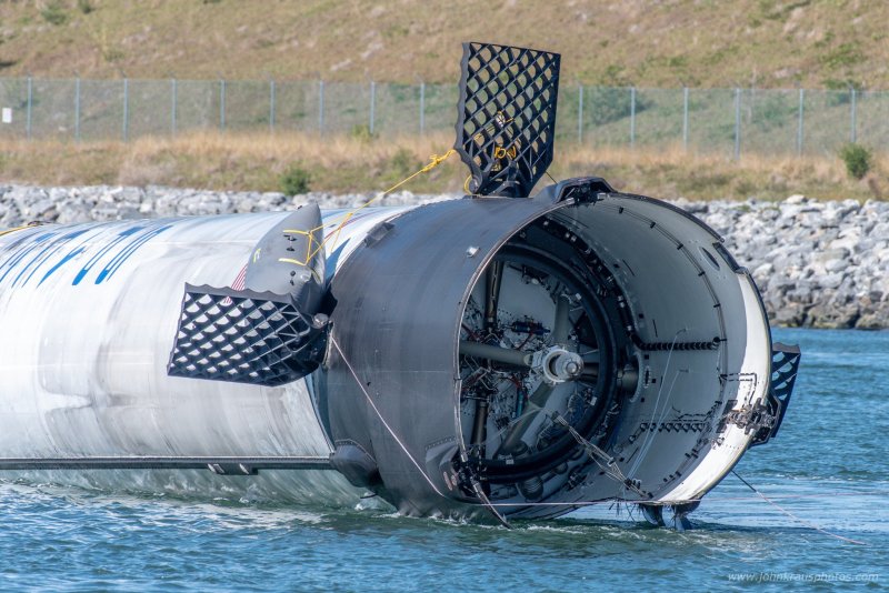 Фалькон 9 решетчатые рули