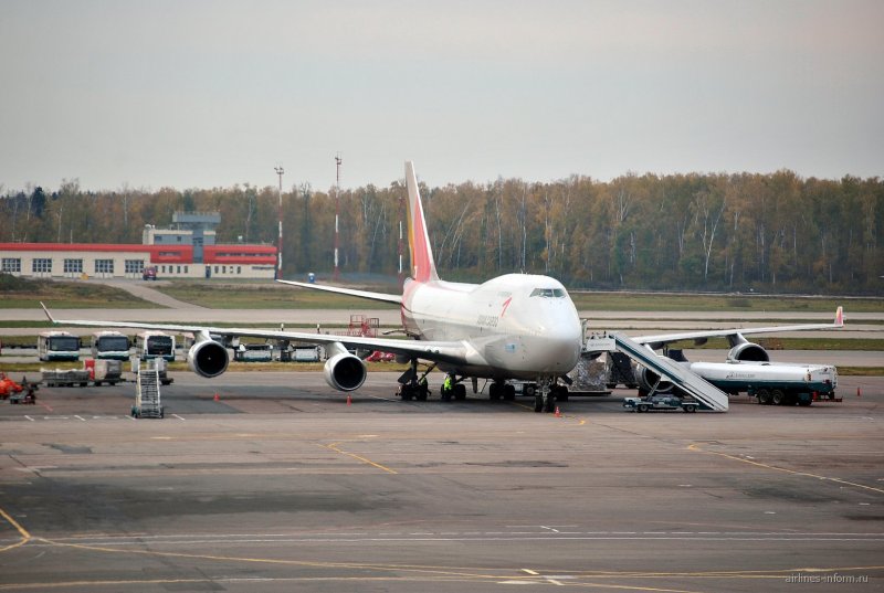 Боинг 747 800