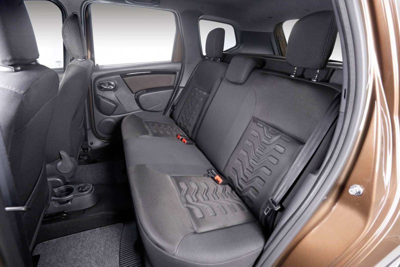 Renault Duster салон сзади
