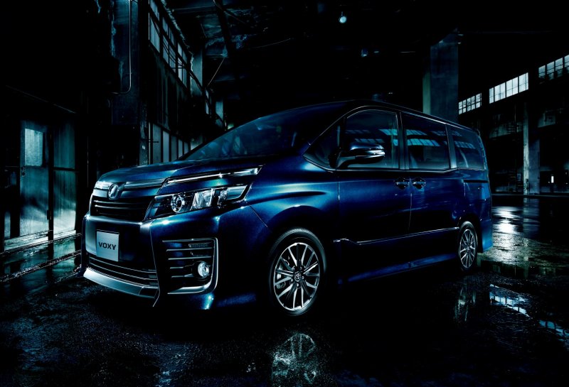 Toyota Voxy ZS 2014