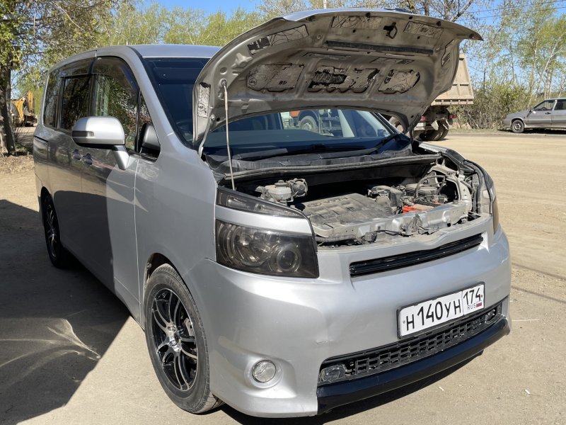 Toyota Voxy 2003