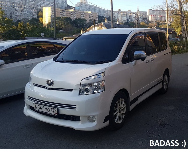 Toyota Voxy 2008