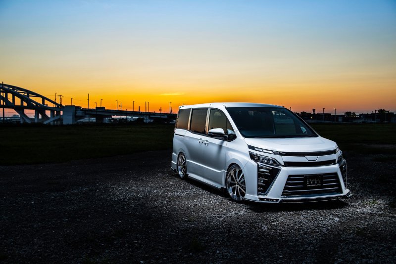 Toyota Voxy 80