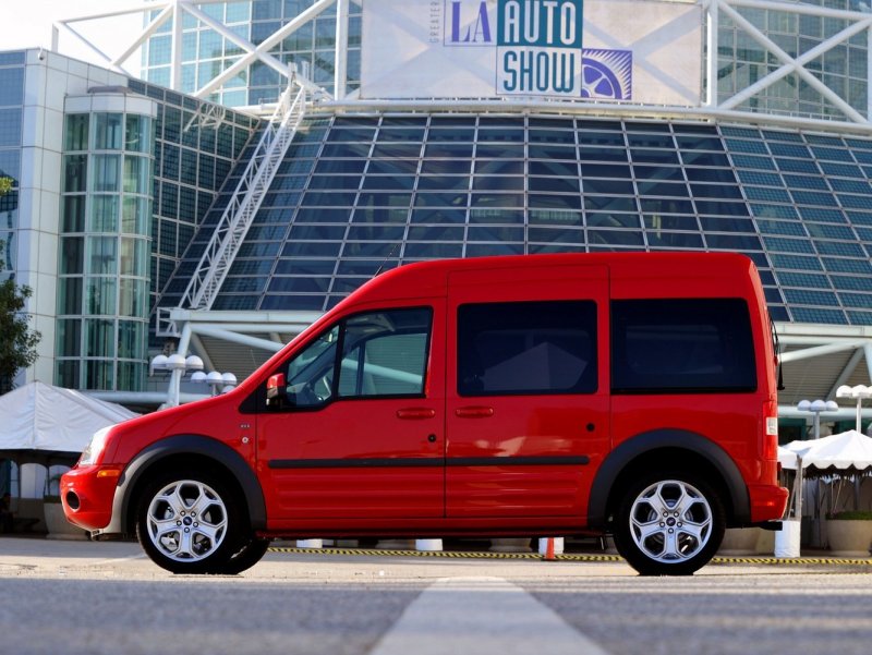Ford Tourneo connect 1.8 МТ