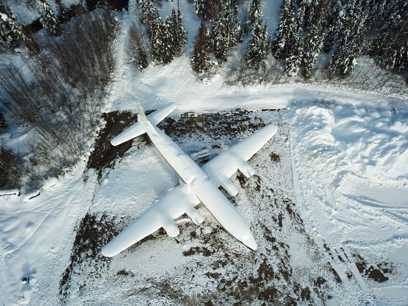 Самолет зима
