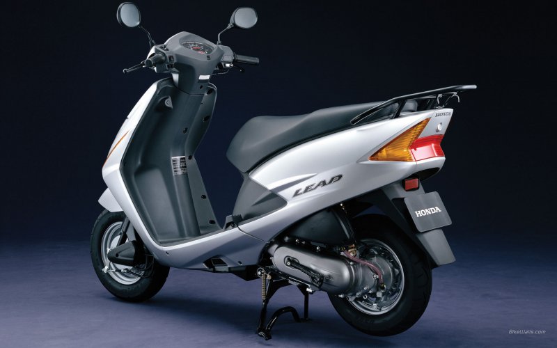 Скутер Honda SCV 100