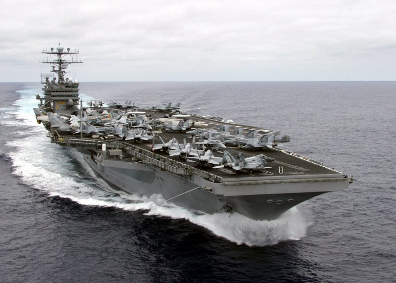 Авианосец us Carl Vinson