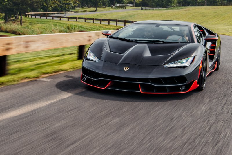 Ламборджини Centenario 2020