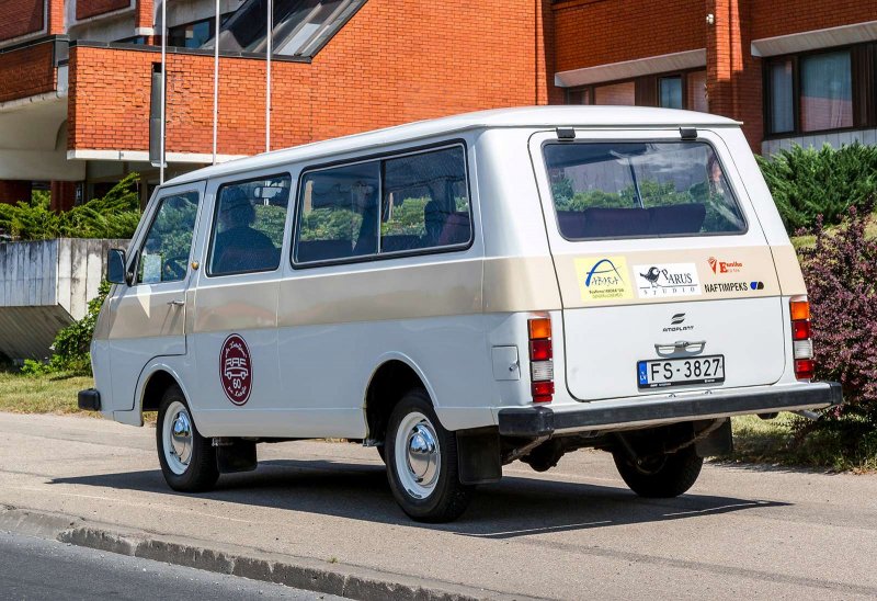 Укороченный РАФ-2203