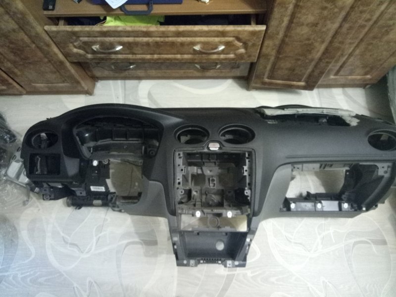 Ford Focus 1 Торпедо