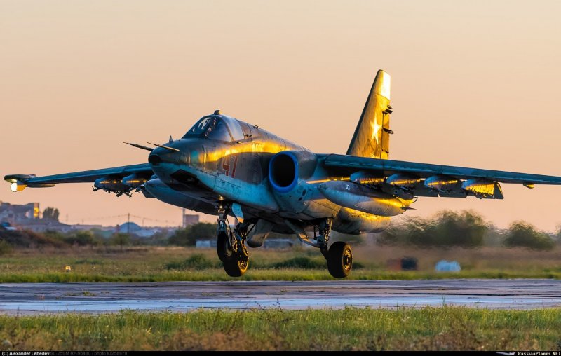 Самолёт Су-25т