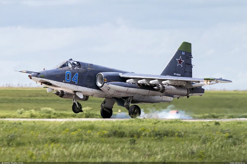 Самолёт-Штурмовик Су-25