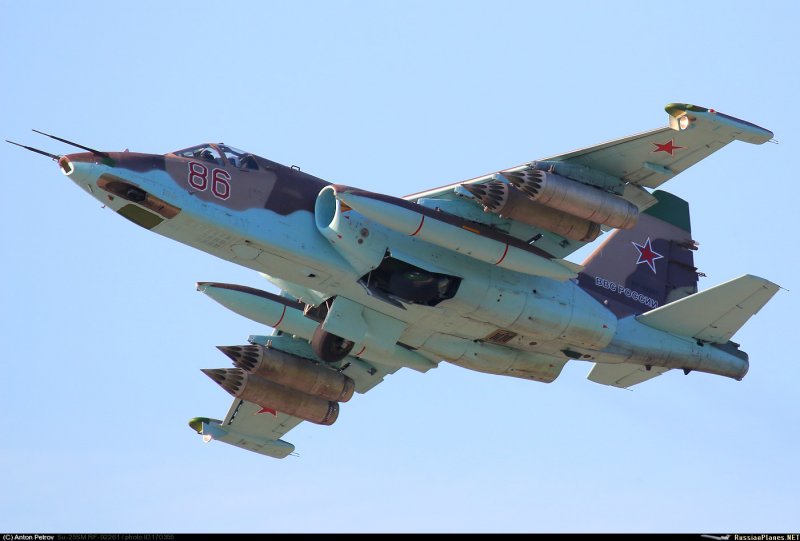 Военный истребитель Су 25