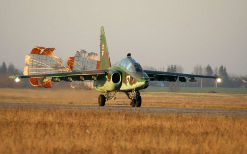 Су 25 на аэродроме