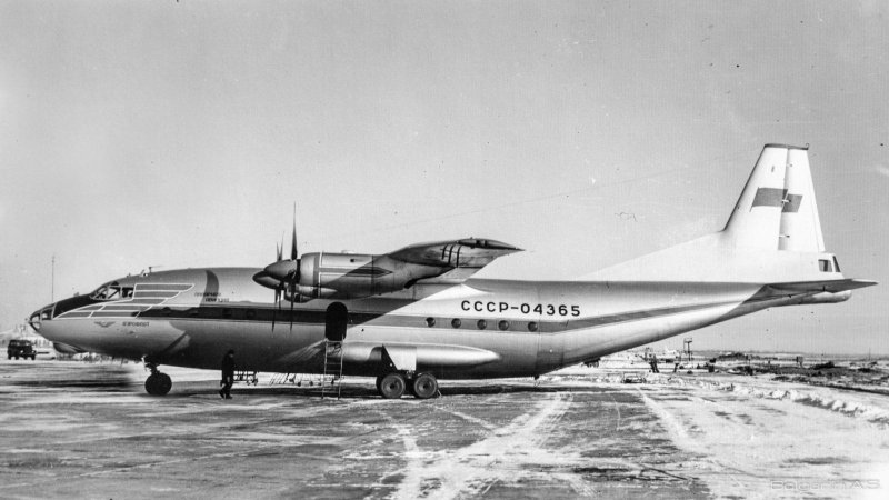 Самолет АН-12 СССР