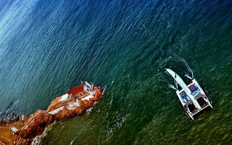 Корабль в море вид сверху