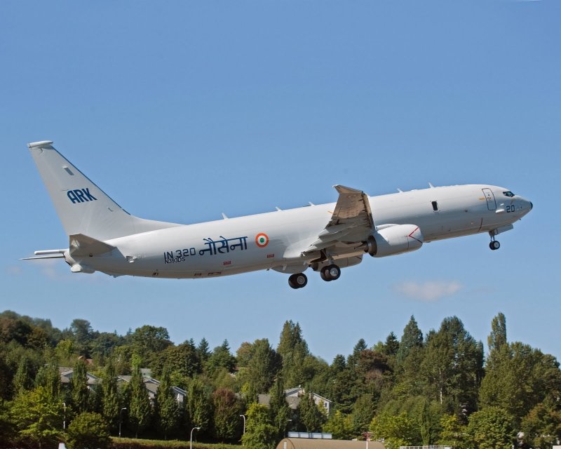 Самолет p-8