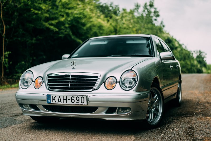 Mercedes Benz e class w210