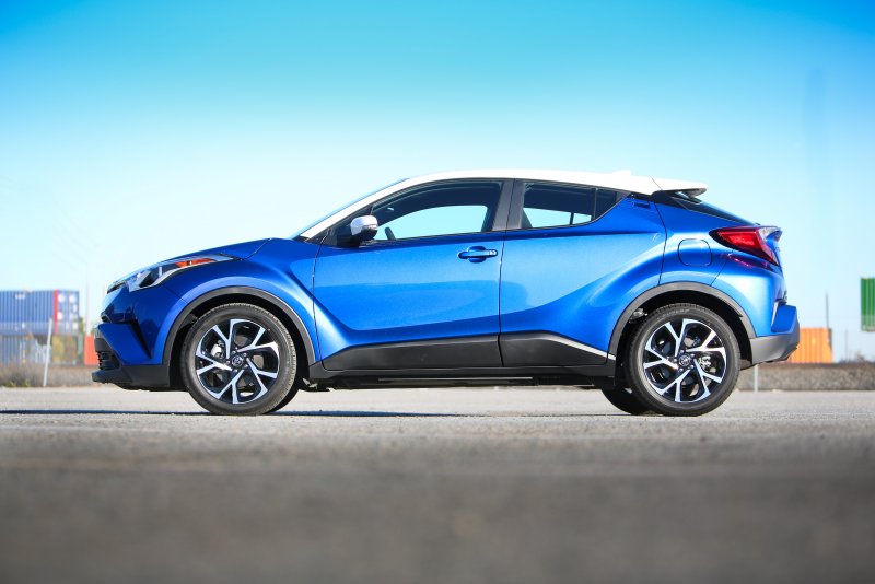 Тойота c-HR 2019