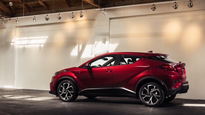 Тойота c-HR 2018