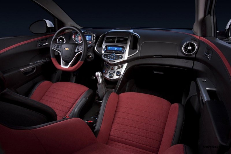 Chevrolet Sonic RS салон