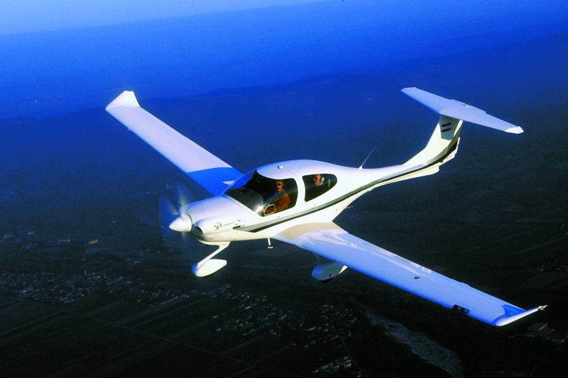 Самолет Diamond da-42