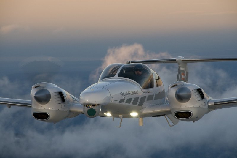 Самолет Diamond da-42