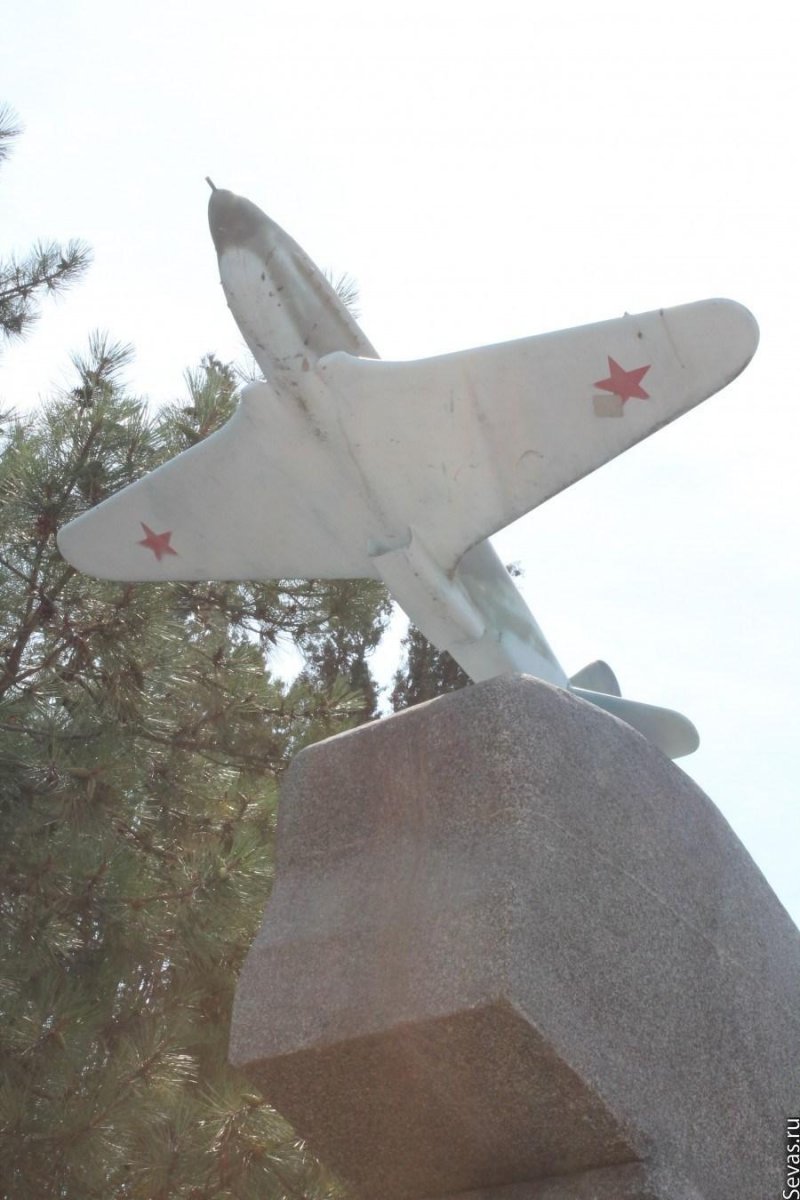 Памятник летчикам 8 воздушной армии в Севастополе