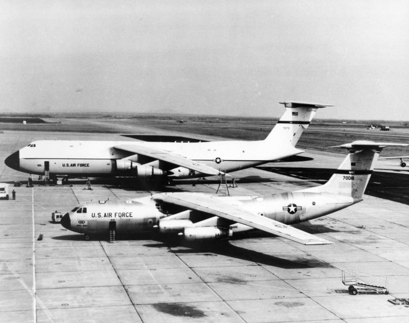 Lockheed c-141 Starlifter
