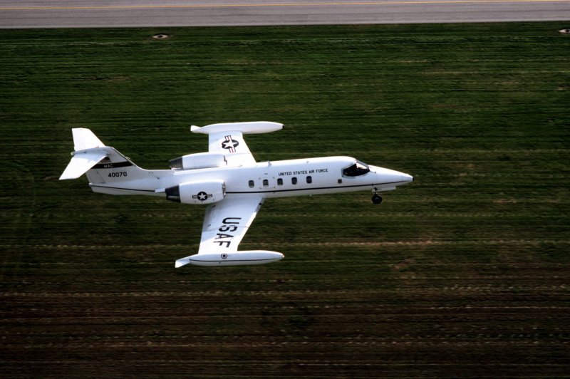 Самолет c-21а