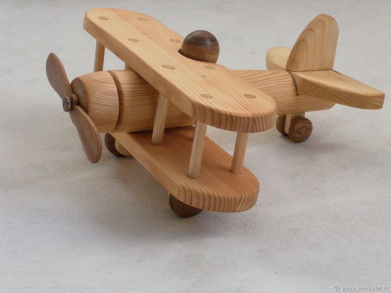 Игрушка самолет из дерева
