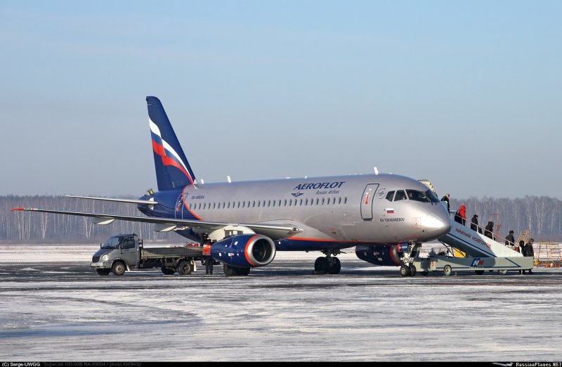 Аэробус 330 Аэрофлот у терминала